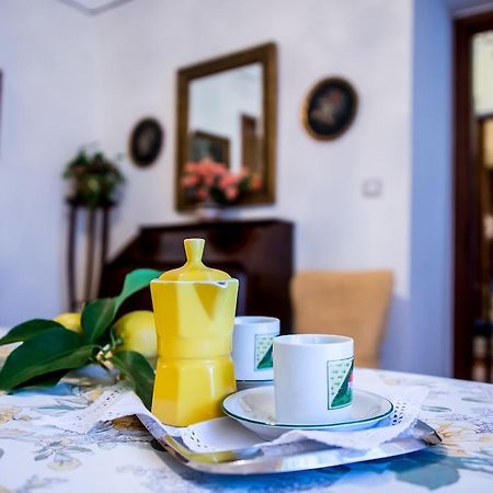 ナポリIl Giglio Rossoアパートメント 部屋 写真